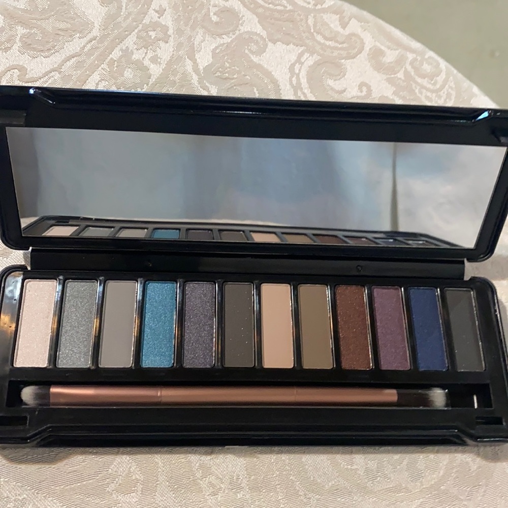 Beauty Creations Smoky eyeshadow collection